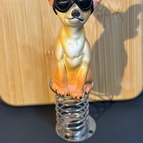 Vintage Taco Bell Chihuahua on metal spring base wobbles when mounted 2 car dash - Picture 2 of 2